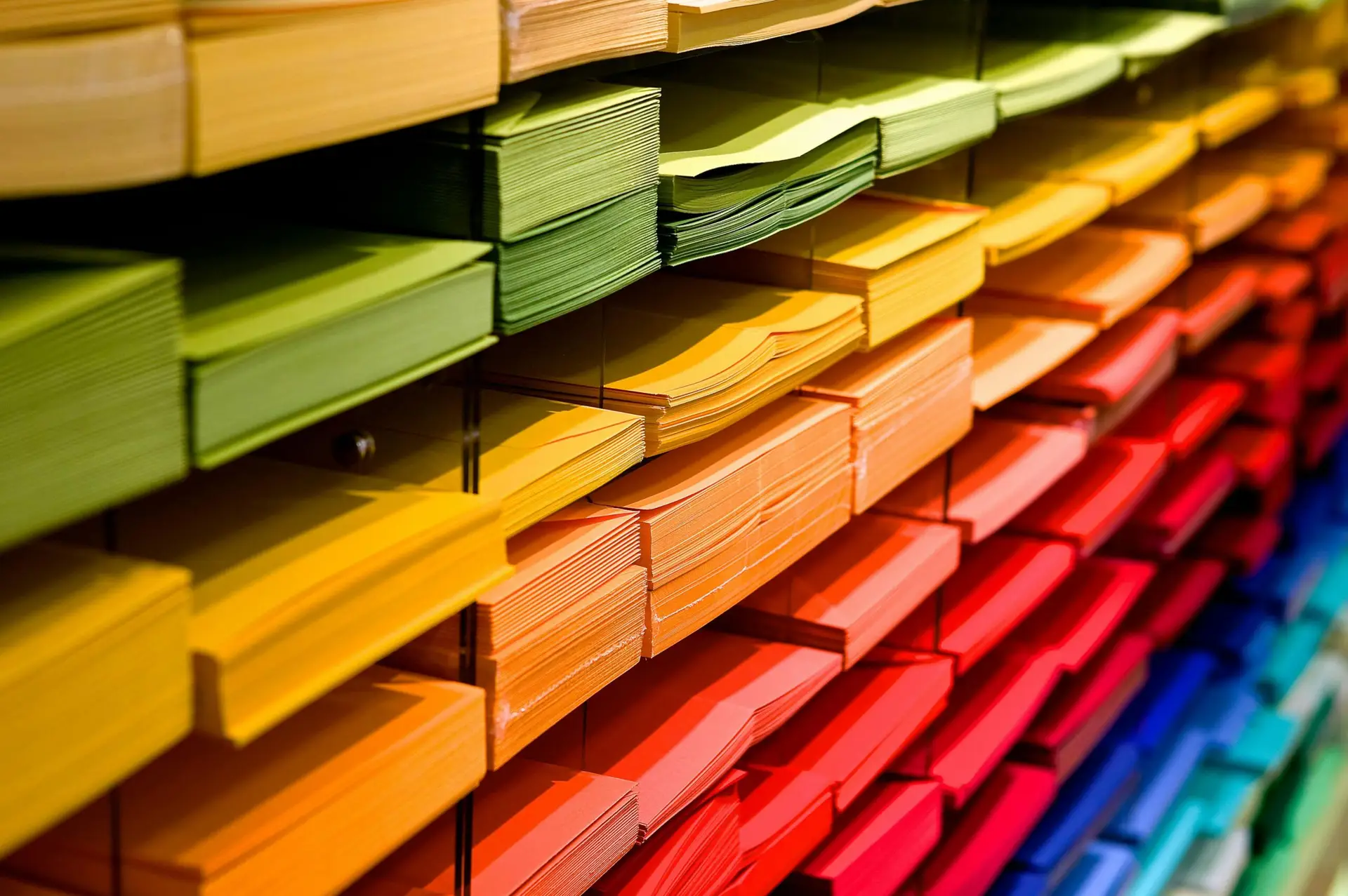 Papeterie, feuilles, crayons et fournitures de bureau