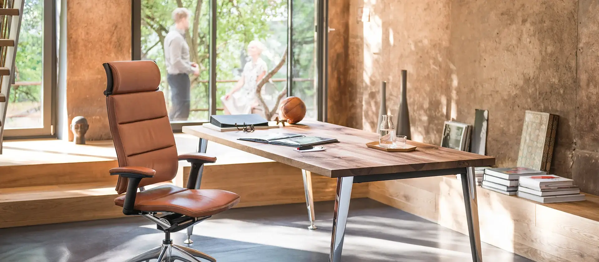 Sedus : bureau en bois et livres