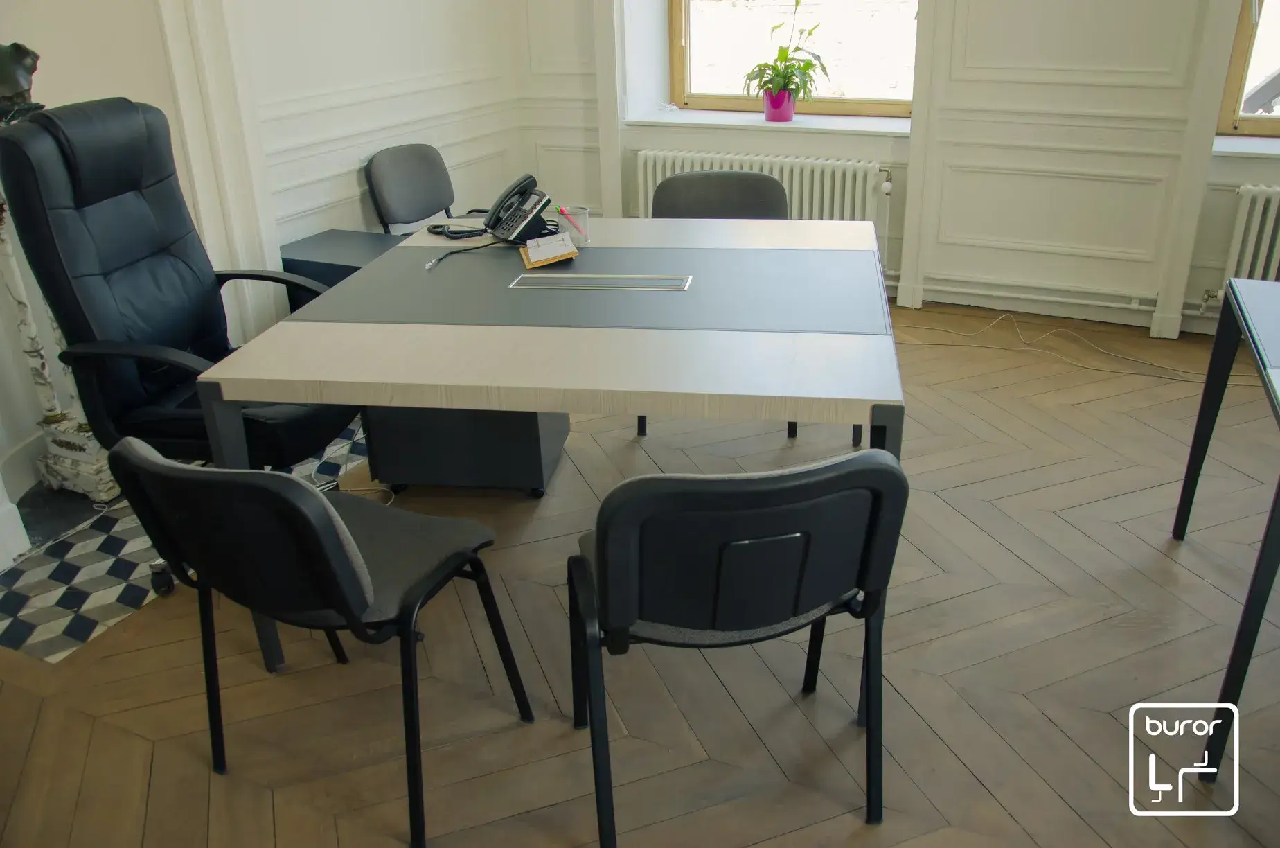 Table et chaises de réunion assorti au bureau